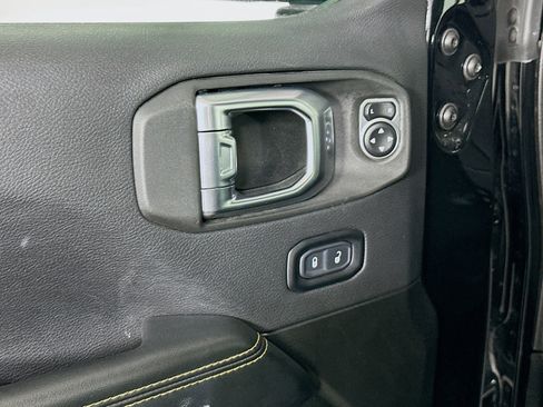 Used 2025 Jeep Wrangler Unlimited Sahara AWD/4WD image 15