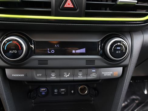Used 2020 Hyundai Kona Limited FWD image 25