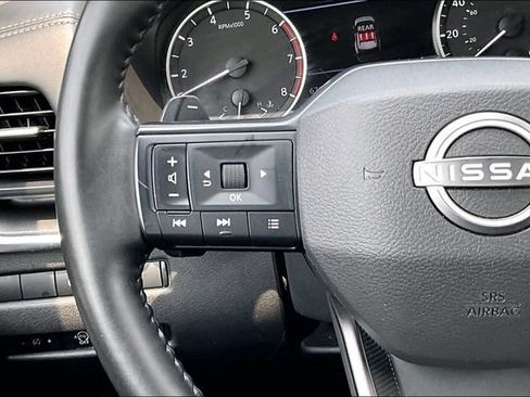 Used 2025 Nissan Rogue SV AWD/4WD image 11