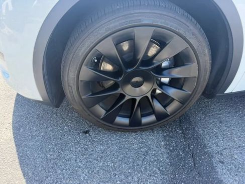 Used 2023 Tesla Model Y Long Range AWD/4WD image 12