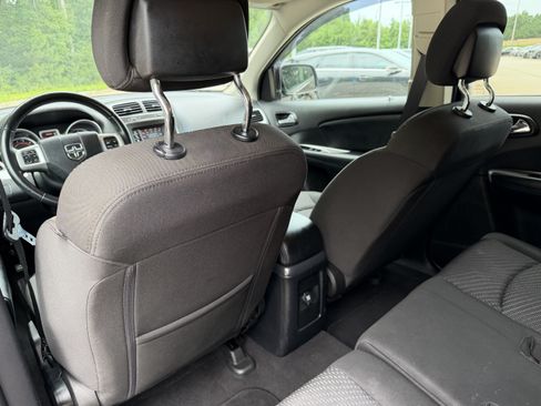 Used 2019 Dodge Journey SE w/ Connectivity Group FWD image 16