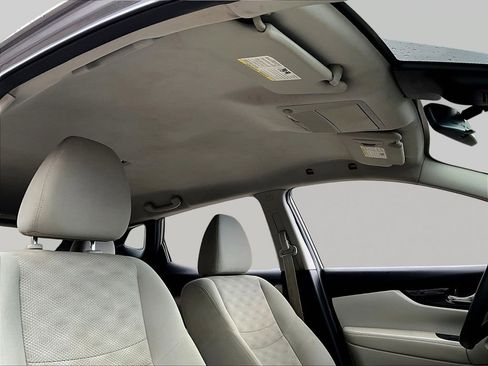 Used 2020 Nissan Rogue Sport SV image 16