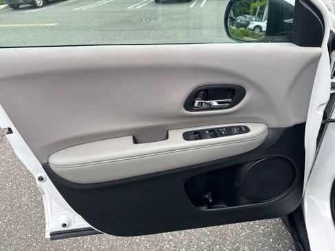 Used 2016 Honda HR-V LX image 21