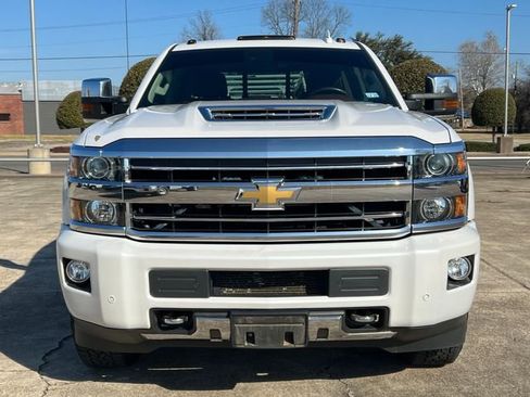 Used 2019 Chevrolet Silverado 2500 High Country w/ Duramax Plus Package image 2