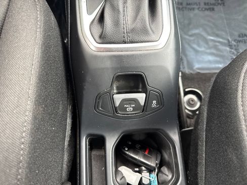 Used 2020 Jeep Renegade Latitude w/ Cold Weather Group AWD/4WD image 26