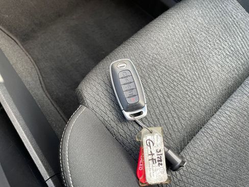 Used 2025 Nissan Rogue SV image 21