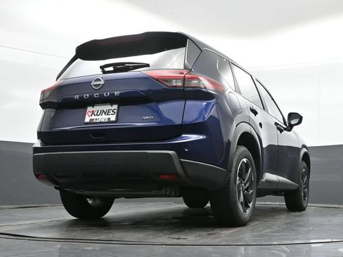 Used 2025 Nissan Rogue SV AWD/4WD image 40