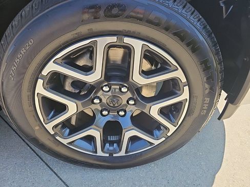Used 2025 RAM 1500 Laramie AWD/4WD image 2