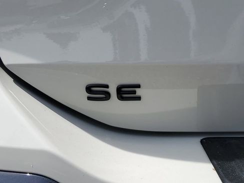 New 2026 Volkswagen Tiguan SE R-Line FWD image 7