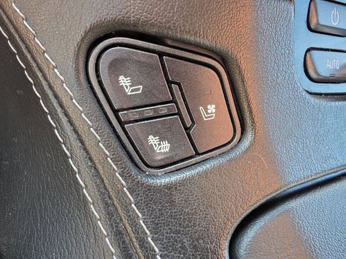 Used 2019 GMC Yukon XL Denali AWD/4WD image 24