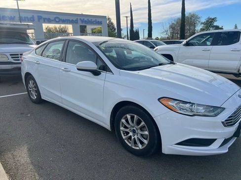 Used 2017 Ford Fusion S image 4
