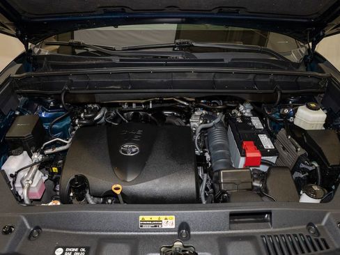 Used 2021 Toyota Highlander XLE image 23