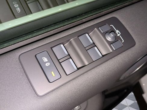 New 2026 Land Rover Discovery S AWD/4WD image 12