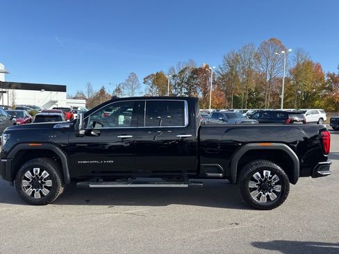 Used 2025 GMC Sierra 2500 Denali image 2