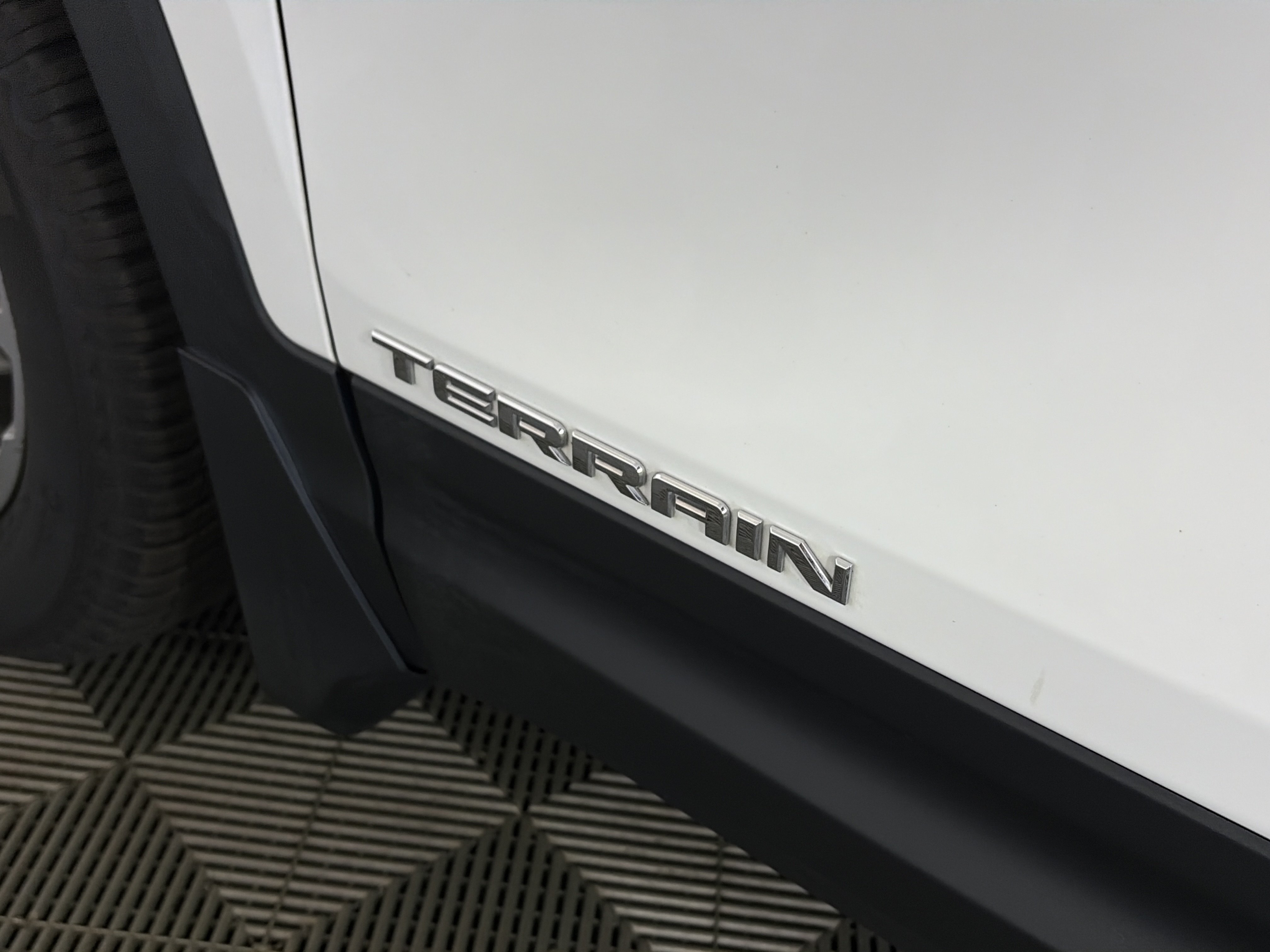 Used 2018 GMC Terrain SLE w/ Driver Convenience Package FWD image 18