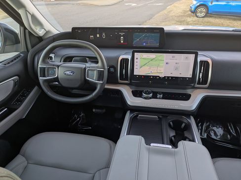 Used 2025 Ford Expedition Max Active image 32