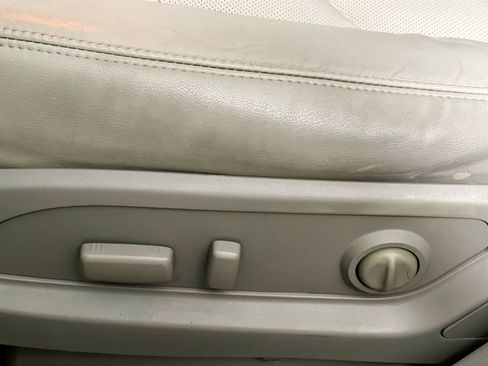 Used 2016 Buick Enclave Leather image 13