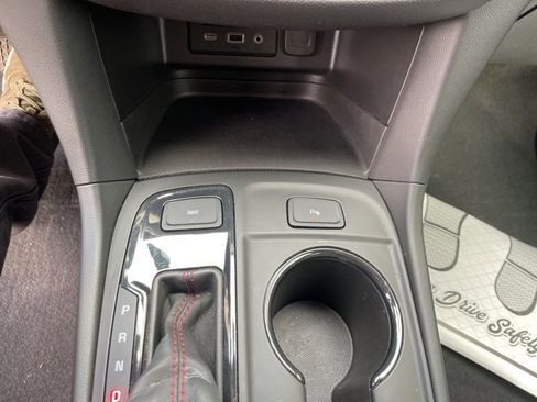 Used 2022 Chevrolet Equinox RS w/ Infotainment Package image 14