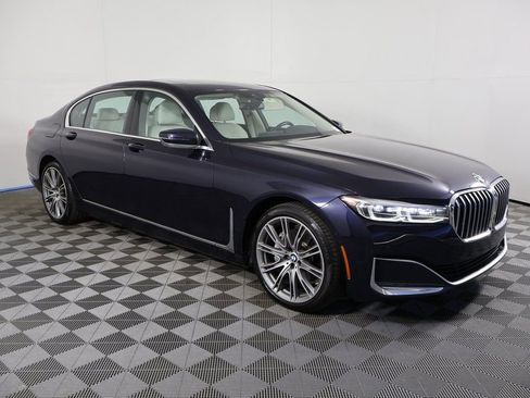 Used 2020 BMW 740i w/ Premium Package image 3