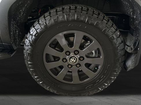 Used 2025 Toyota Land Cruiser image 21