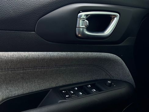 Used 2025 Jeep Compass Latitude image 20