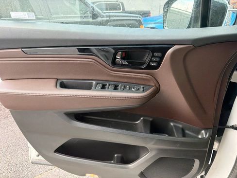 Used 2025 Honda Odyssey Elite image 8