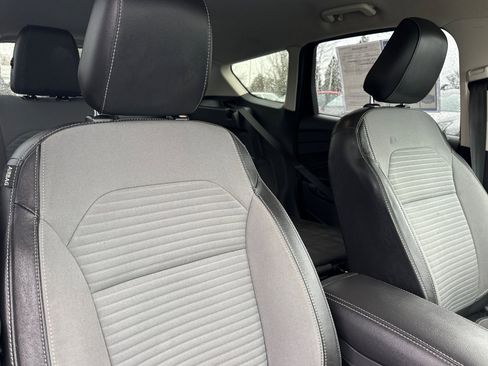 Used 2018 Ford Escape SE w/ SE Sport Appearance Package image 17