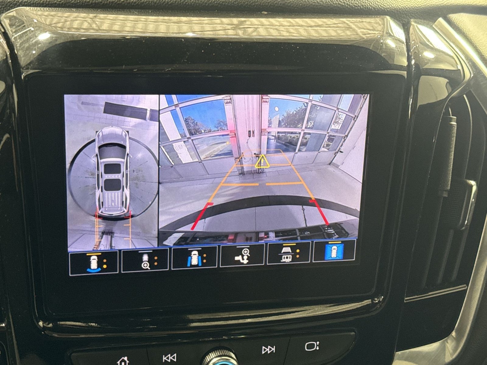 Used 2023 Chevrolet Traverse High Country AWD/4WD image 20