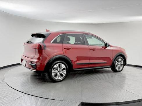 Used 2022 Kia Niro EX w/ Cold Weather Package FWD image 8