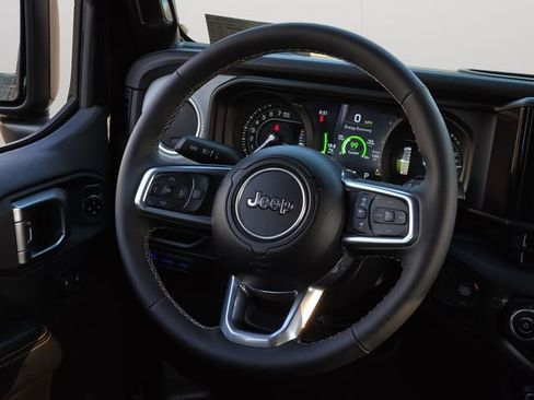 Used 2025 Jeep Wrangler Unlimited Sahara w/ Safety Group image 18