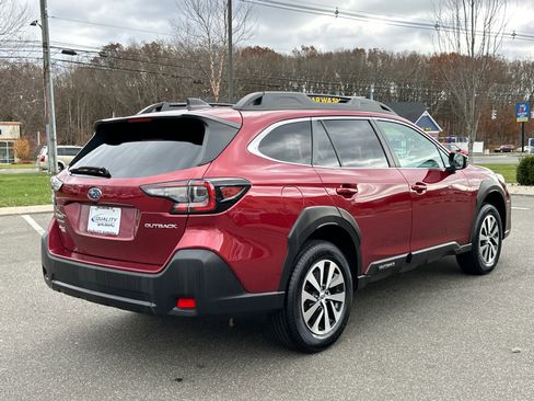 Used 2023 Subaru Outback Premium image 4