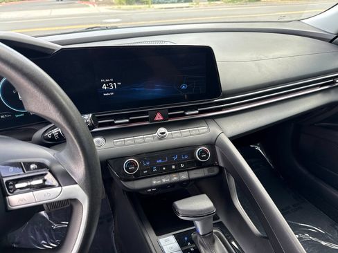 Used 2024 Hyundai Elantra SEL FWD image 14