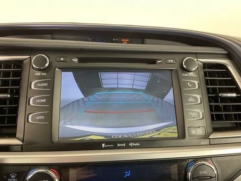 Used 2017 Toyota Highlander XLE AWD/4WD image 20