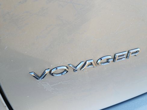 Used 2024 Chrysler Voyager LX FWD image 6