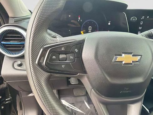 Used 2024 Chevrolet Trax LT FWD image 31