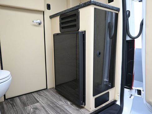 Used 2020 Mercedes-Benz Sprinter 2500 image 25