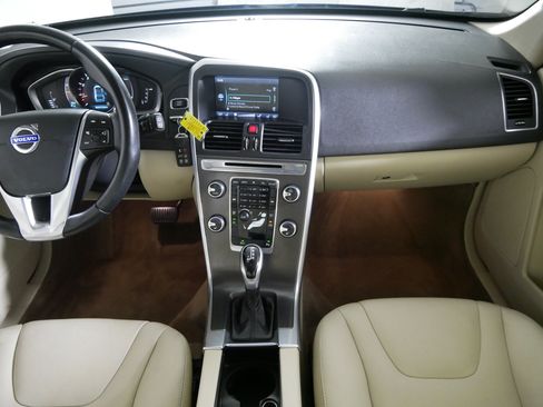 Used 2015 Volvo XC60 T6 AWD/4WD image 10