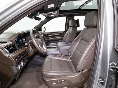 Used 2024 GMC Yukon Denali w/ Denali Reserve Package image 16
