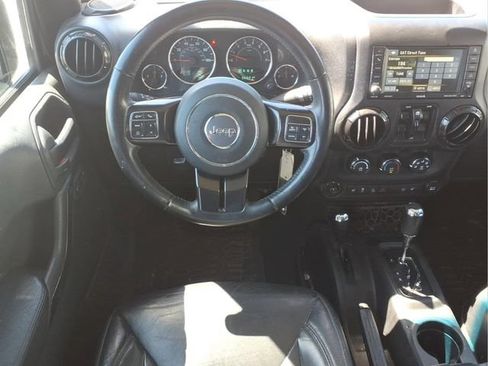 Used 2017 Jeep Wrangler Unlimited Sahara AWD/4WD image 6