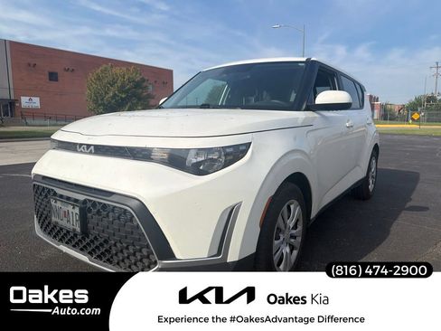 Used 2023 Kia Soul LX FWD image 1