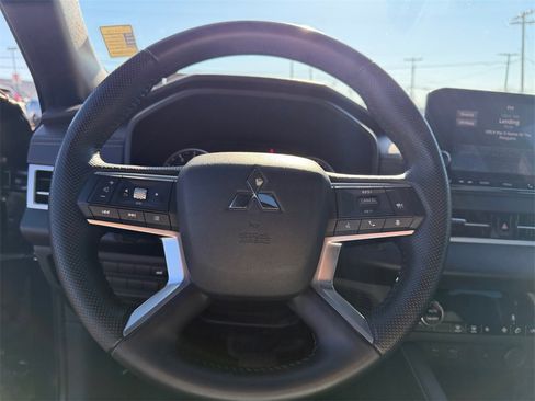 Used 2022 Mitsubishi Outlander SEL Black Edition image 15