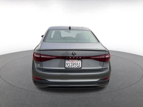 Used 2025 Volkswagen Jetta SE image 12