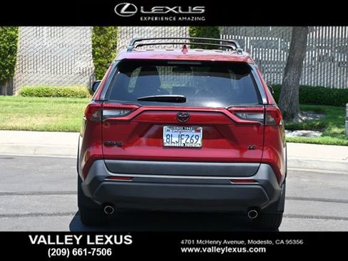 Used 2019 Toyota RAV4 LE w/ Carpet Mat Package FWD image 4