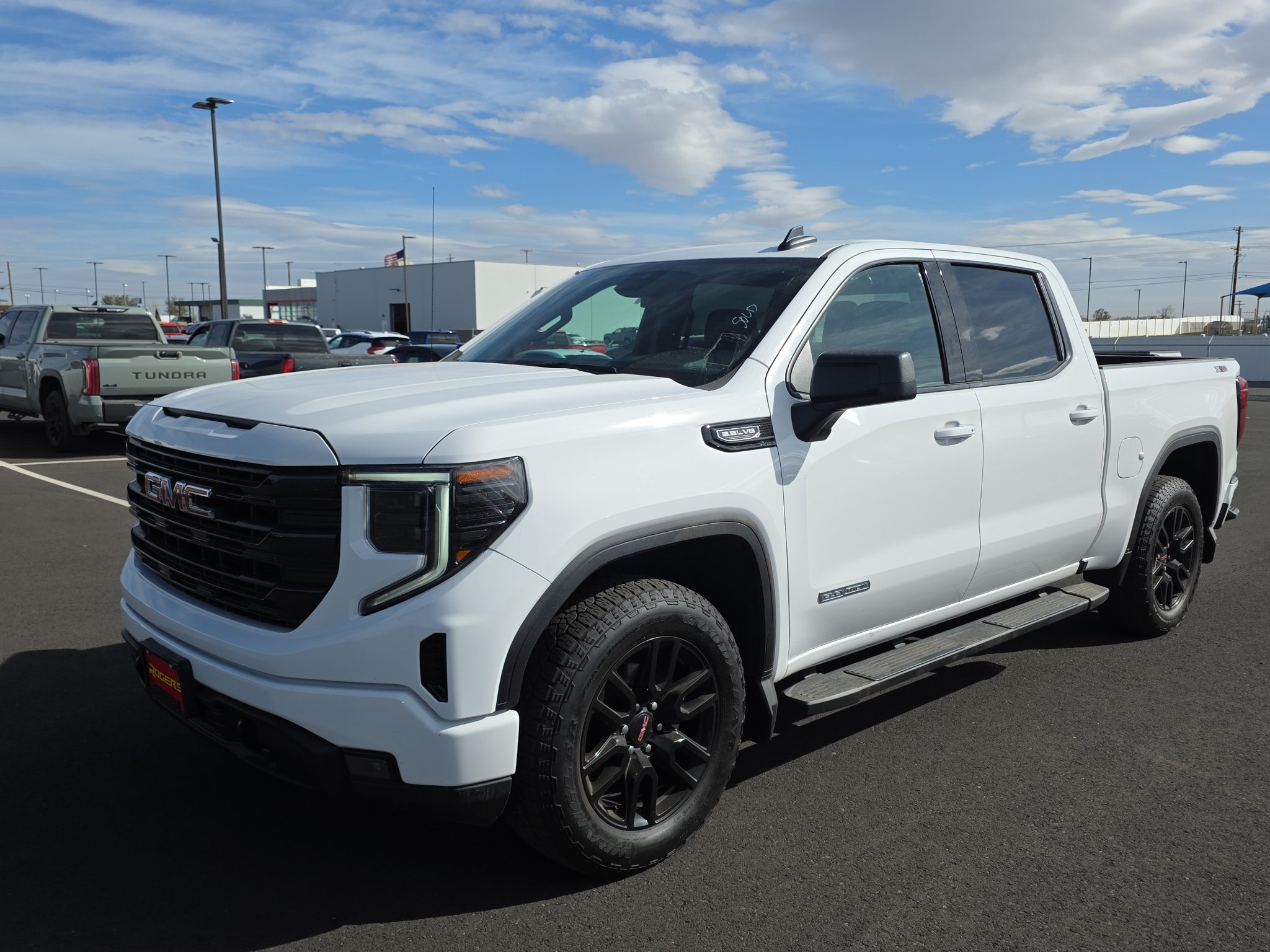 Used 2025 GMC Sierra 1500 Elevation AWD/4WD image 3
