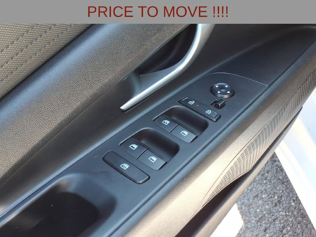 Used 2024 Hyundai Elantra SEL FWD image 14