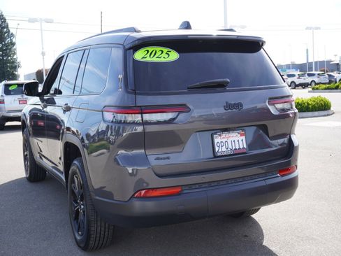 Used 2025 Jeep Grand Cherokee L Laredo AWD/4WD image 9