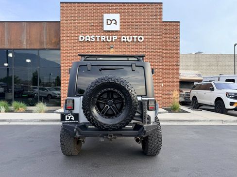 Used 2013 Jeep Wrangler Unlimited Rubicon w/ Connectivity Group AWD/4WD image 8