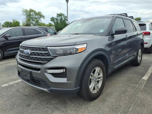 Certified 2022 Ford Explorer XLT w/ Equipment Group 202A AWD/4WD image 4