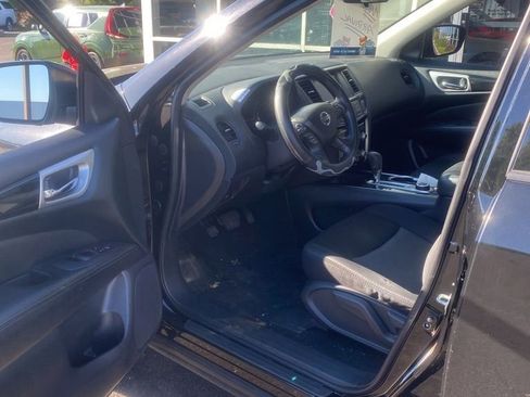 Used 2018 Nissan Pathfinder S image 10