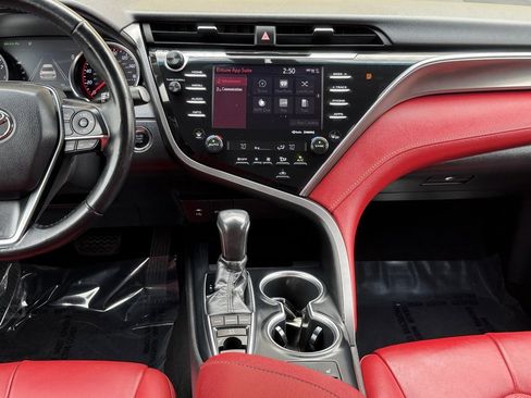 Used 2018 Toyota Camry XSE image 27